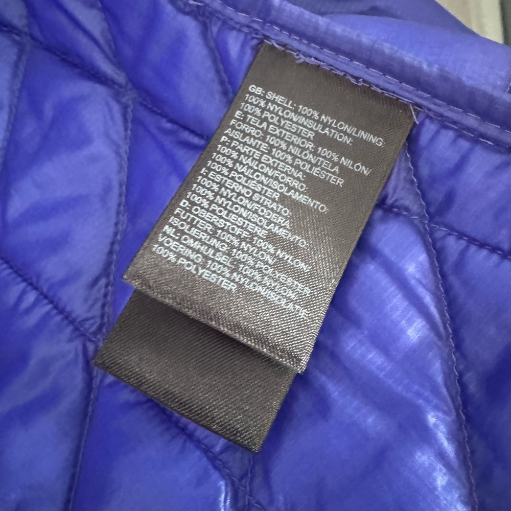 The North Face Women's Blue Puffer Jacket - Picture 6 of 6